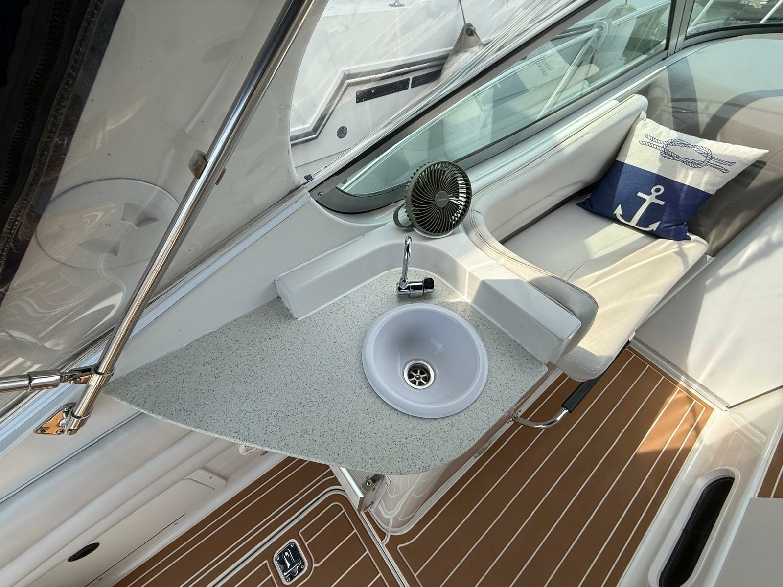 2001 Four Winns  328 Vista