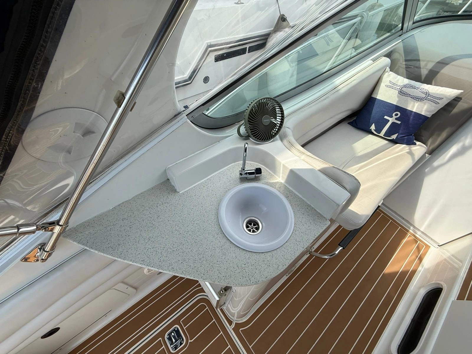 2001 Four Winns  328 Vista