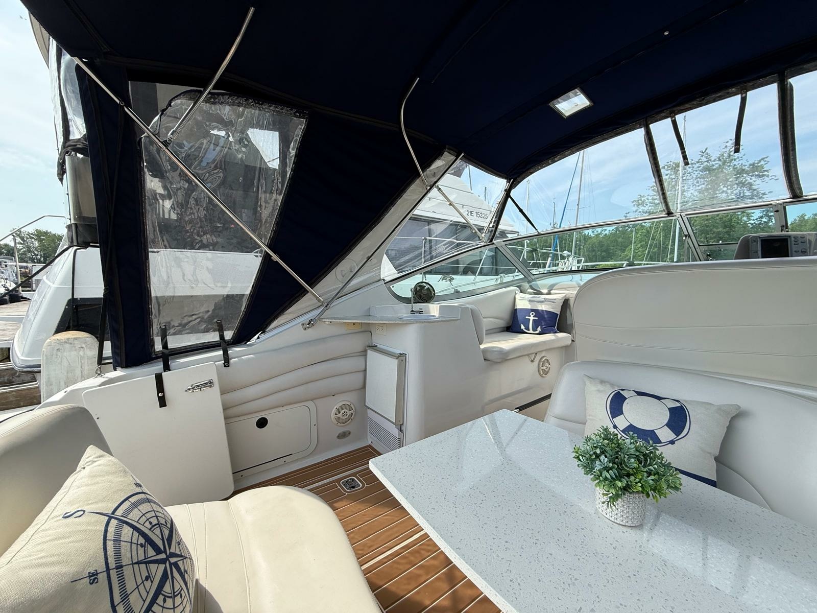 2001 Four Winns  328 Vista