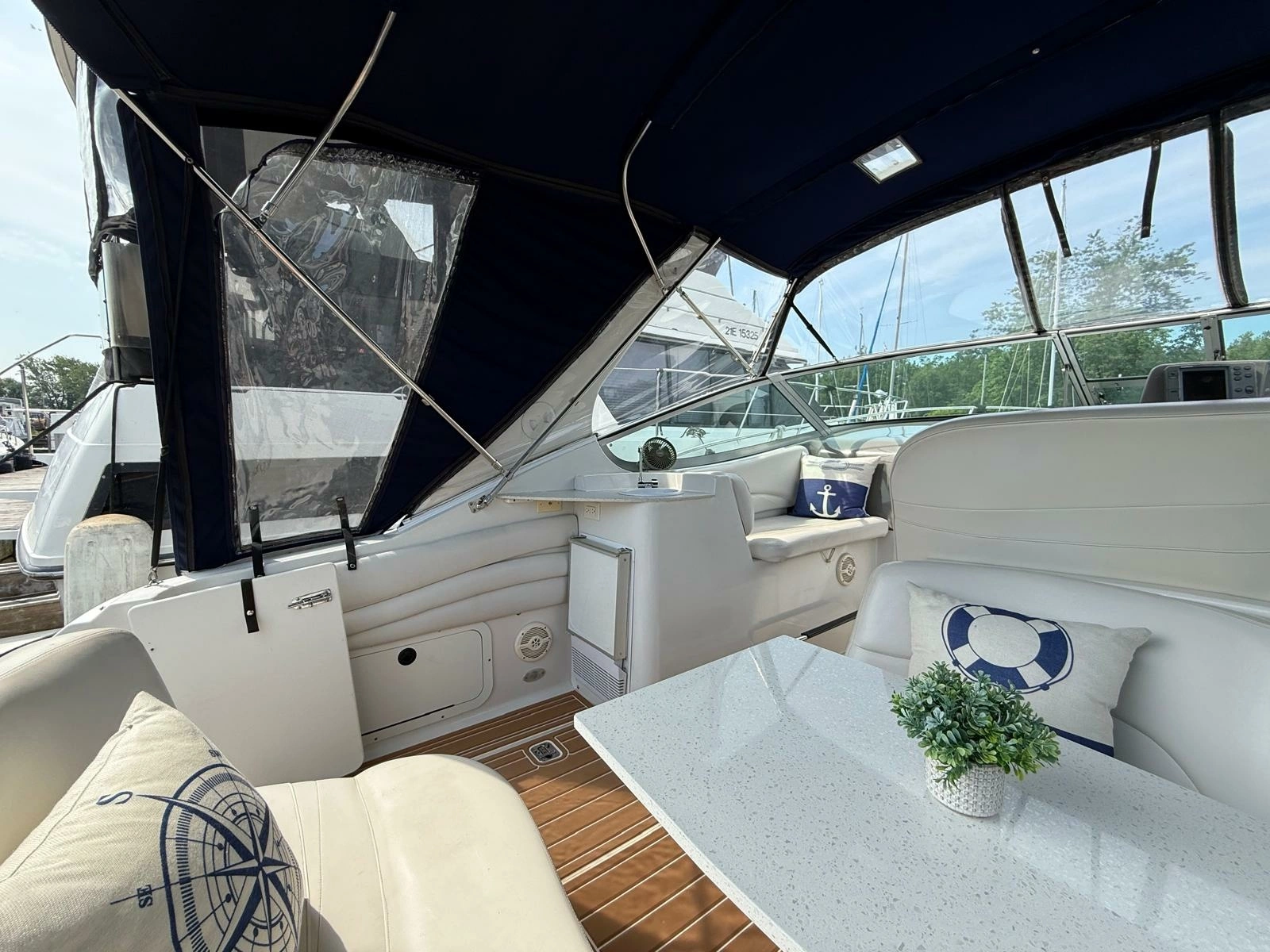 2001 Four Winns  328 Vista