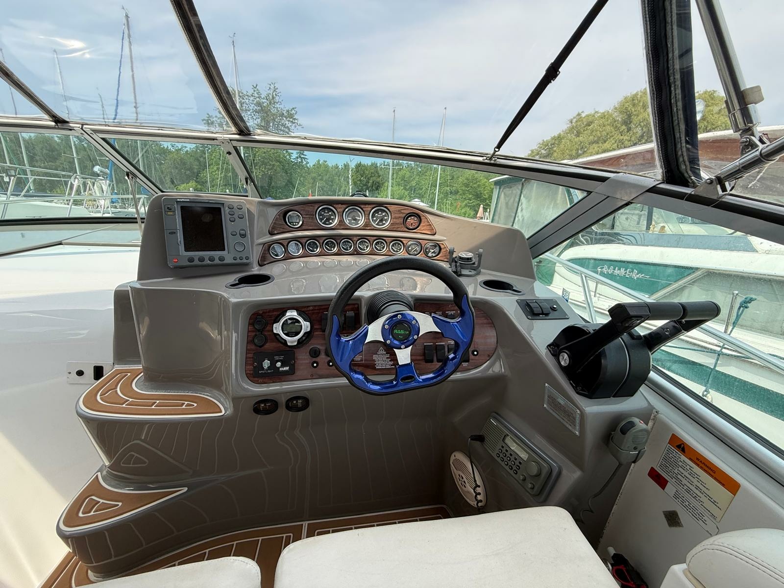 2001 Four Winns  328 Vista