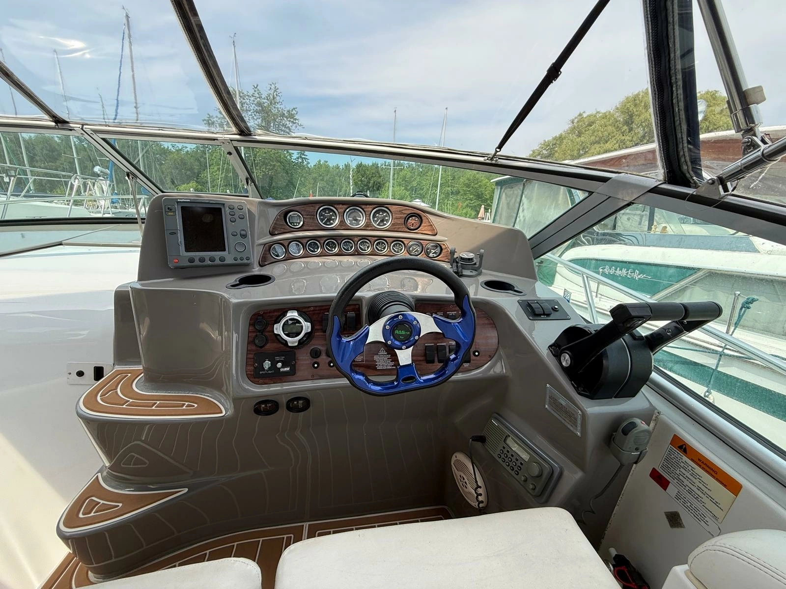 2001 Four Winns  328 Vista