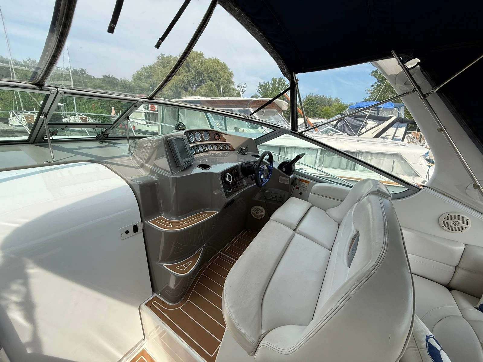 2001 Four Winns  328 Vista