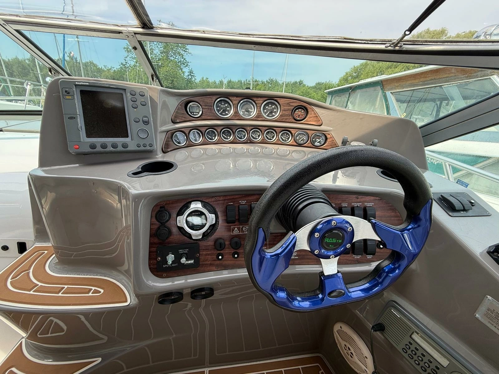 2001 Four Winns  328 Vista