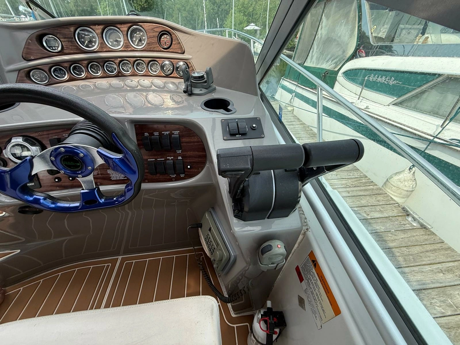2001 Four Winns  328 Vista