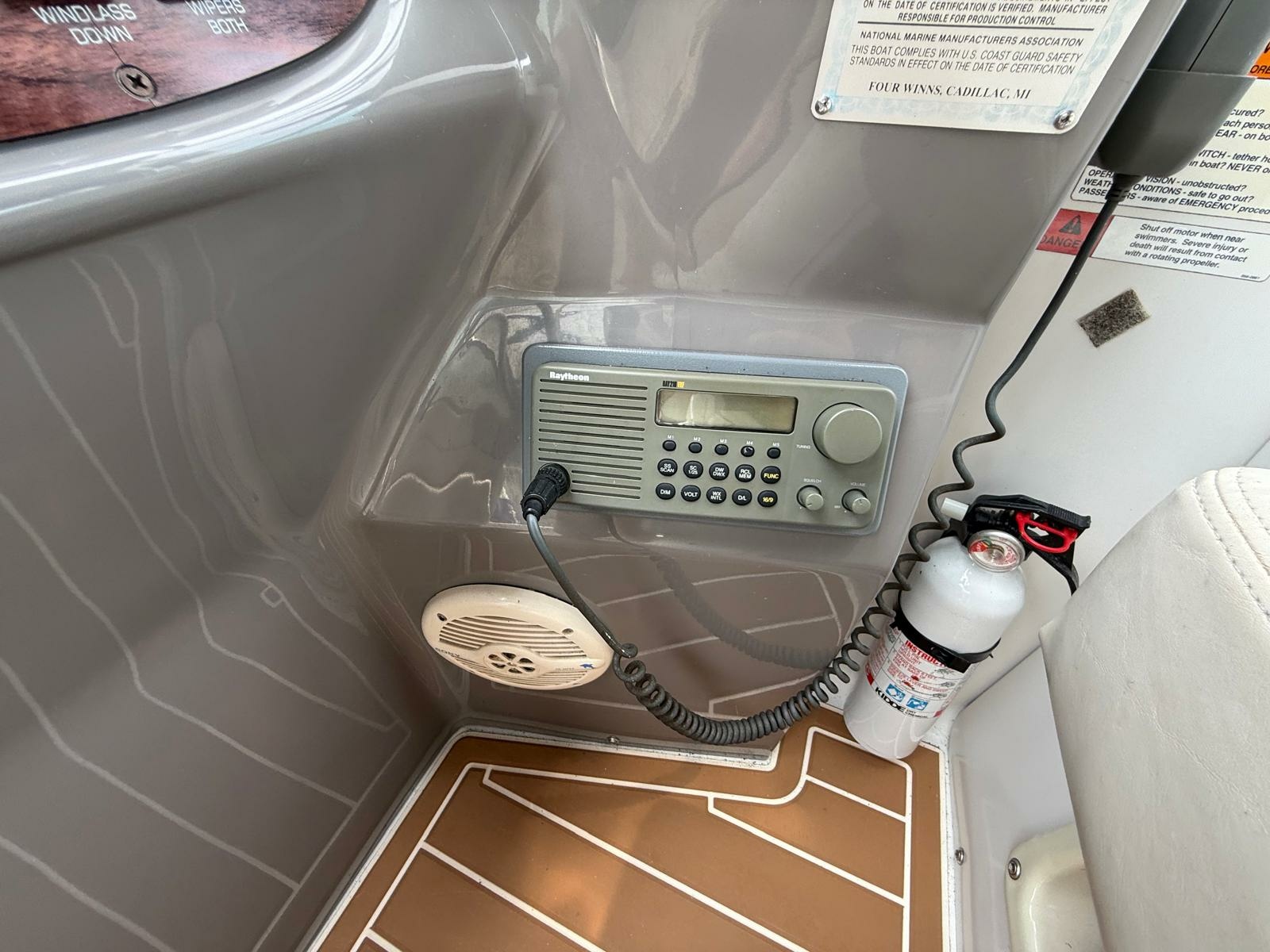 2001 Four Winns  328 Vista
