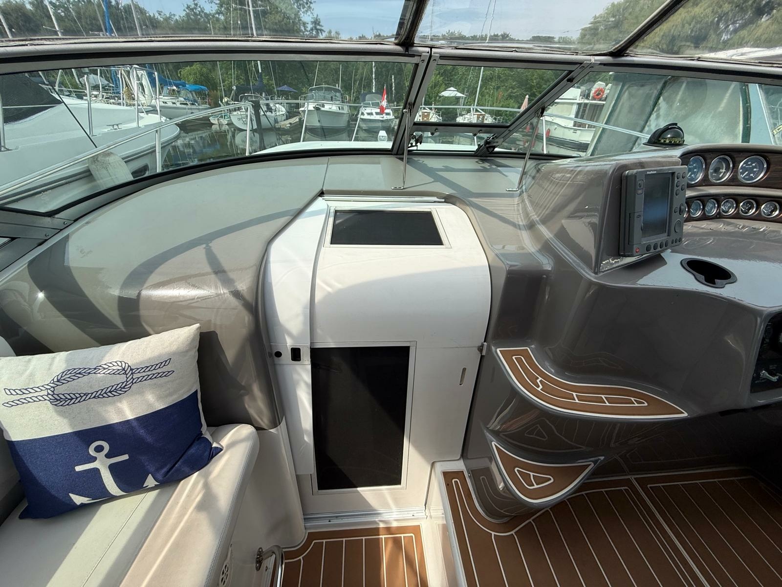 2001 Four Winns  328 Vista