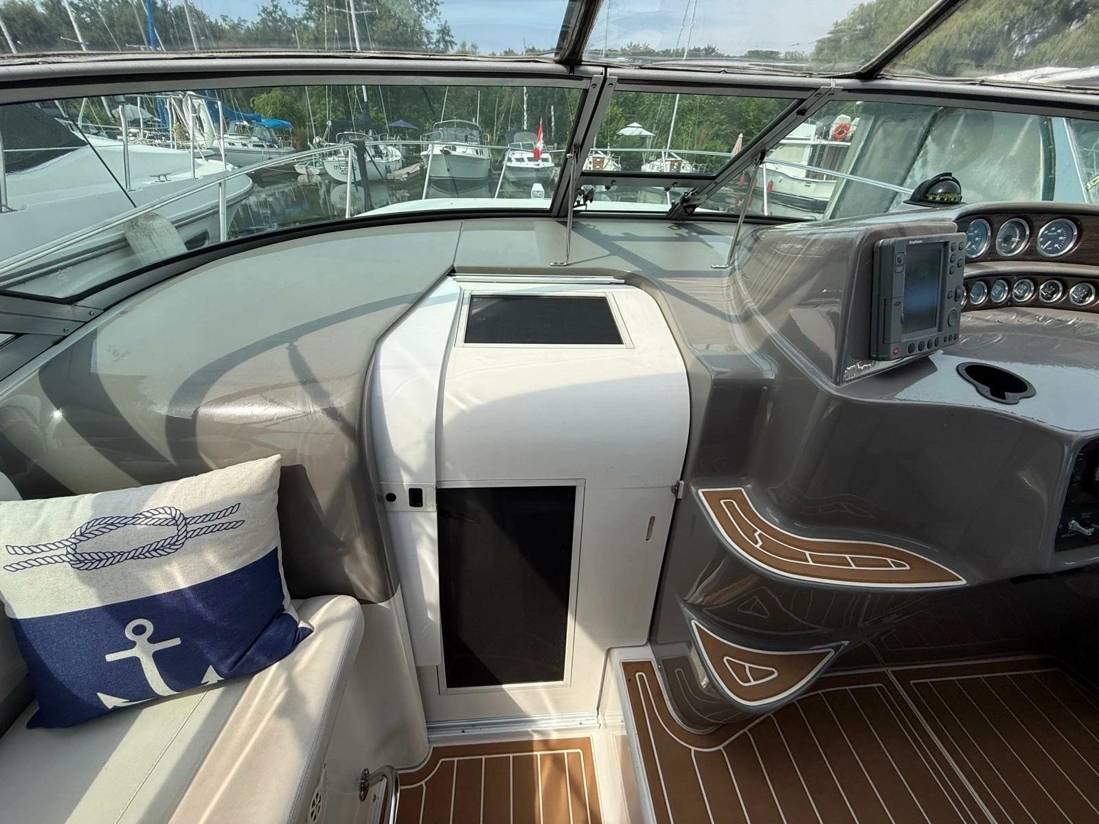 2001 Four Winns  328 Vista