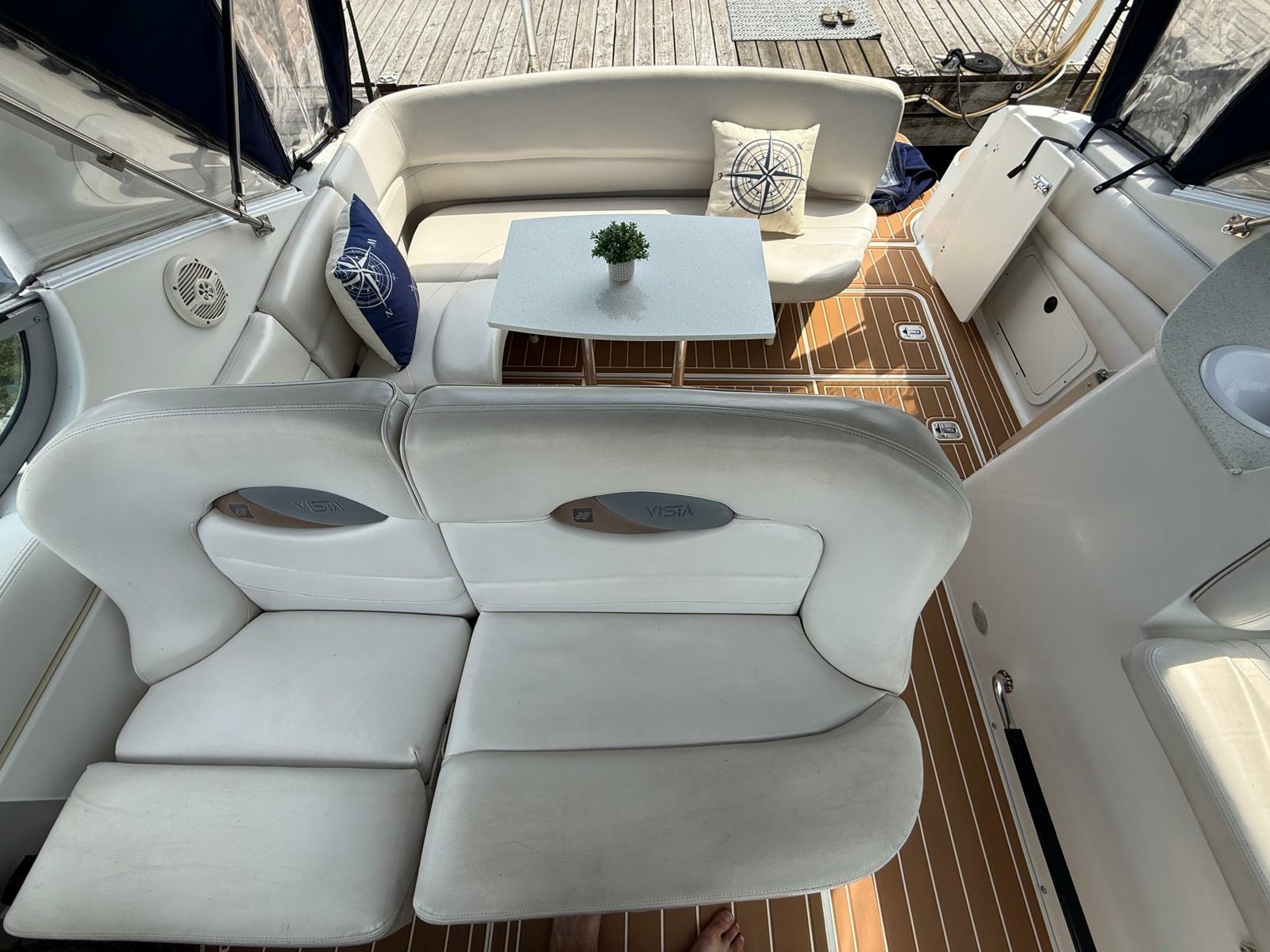 2001 Four Winns  328 Vista
