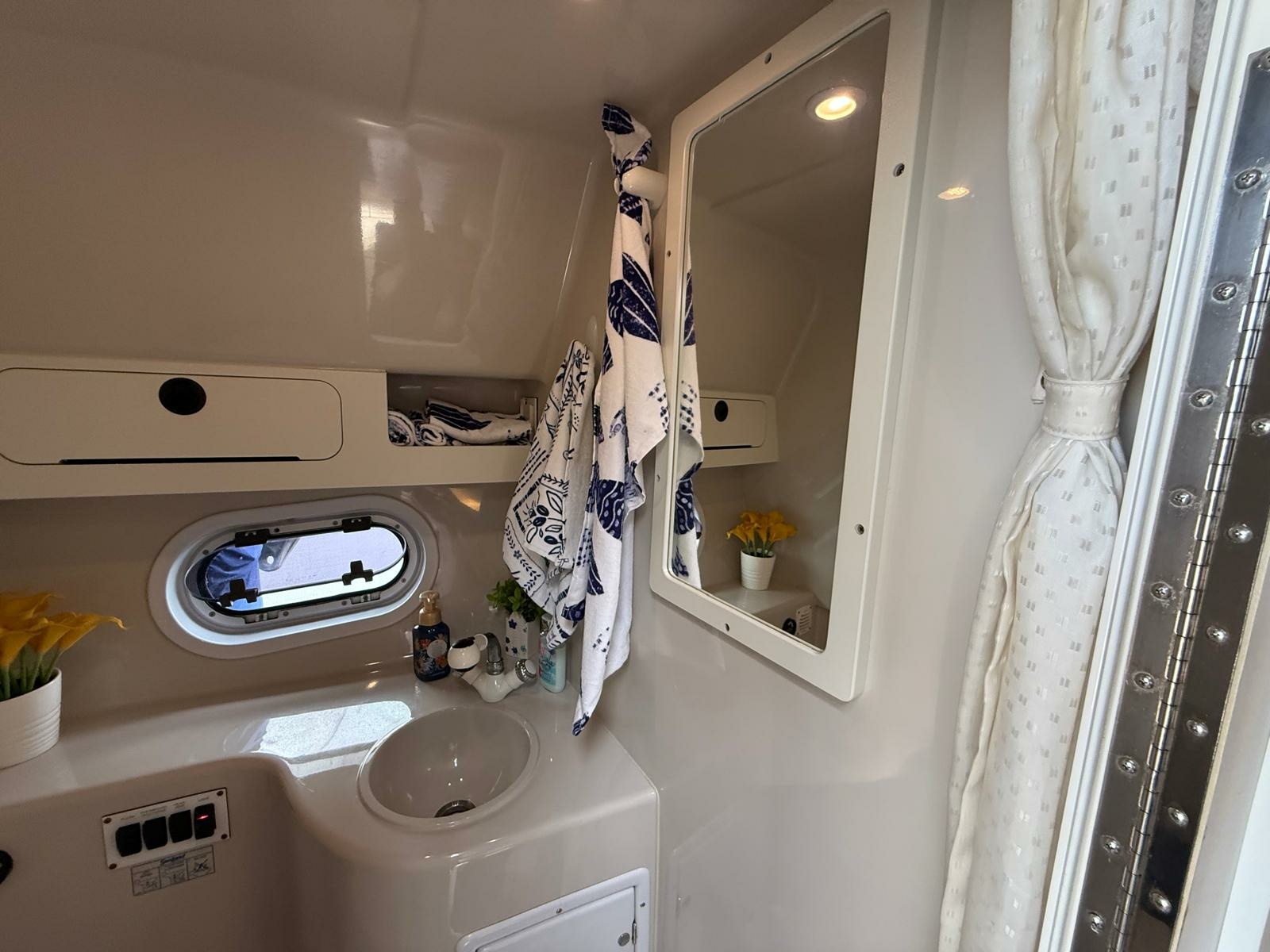 2001 Four Winns  328 Vista