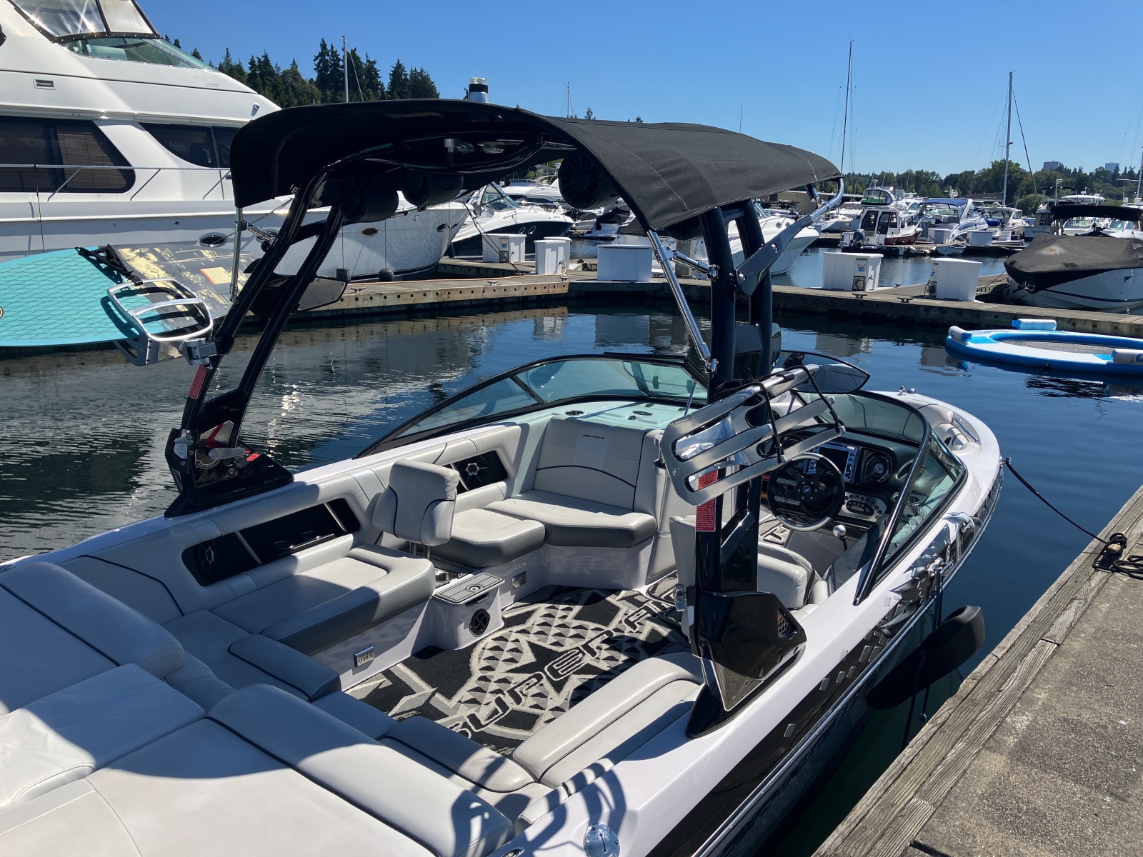 2011 Nautique Super Air Nautique 230