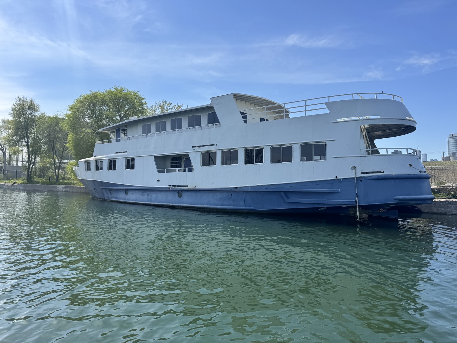 2001 Borealis 84' Custom
