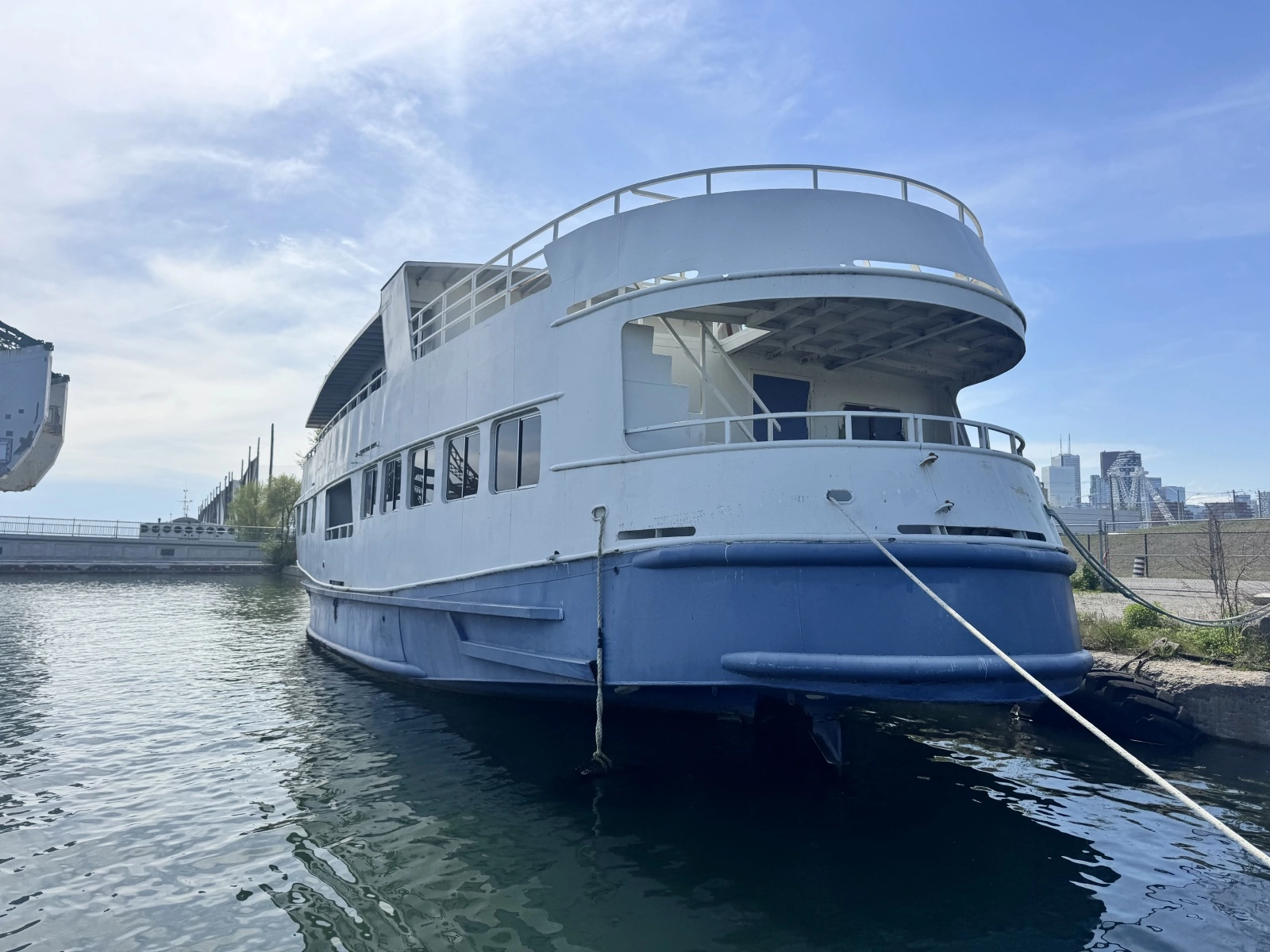 2001 Borealis 84' Custom