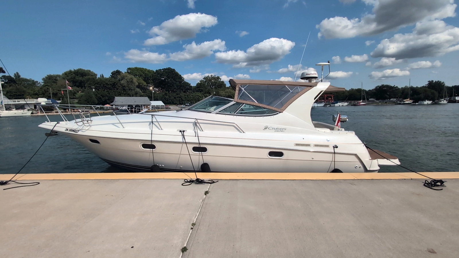 1990 Cruisers Yachts 3375