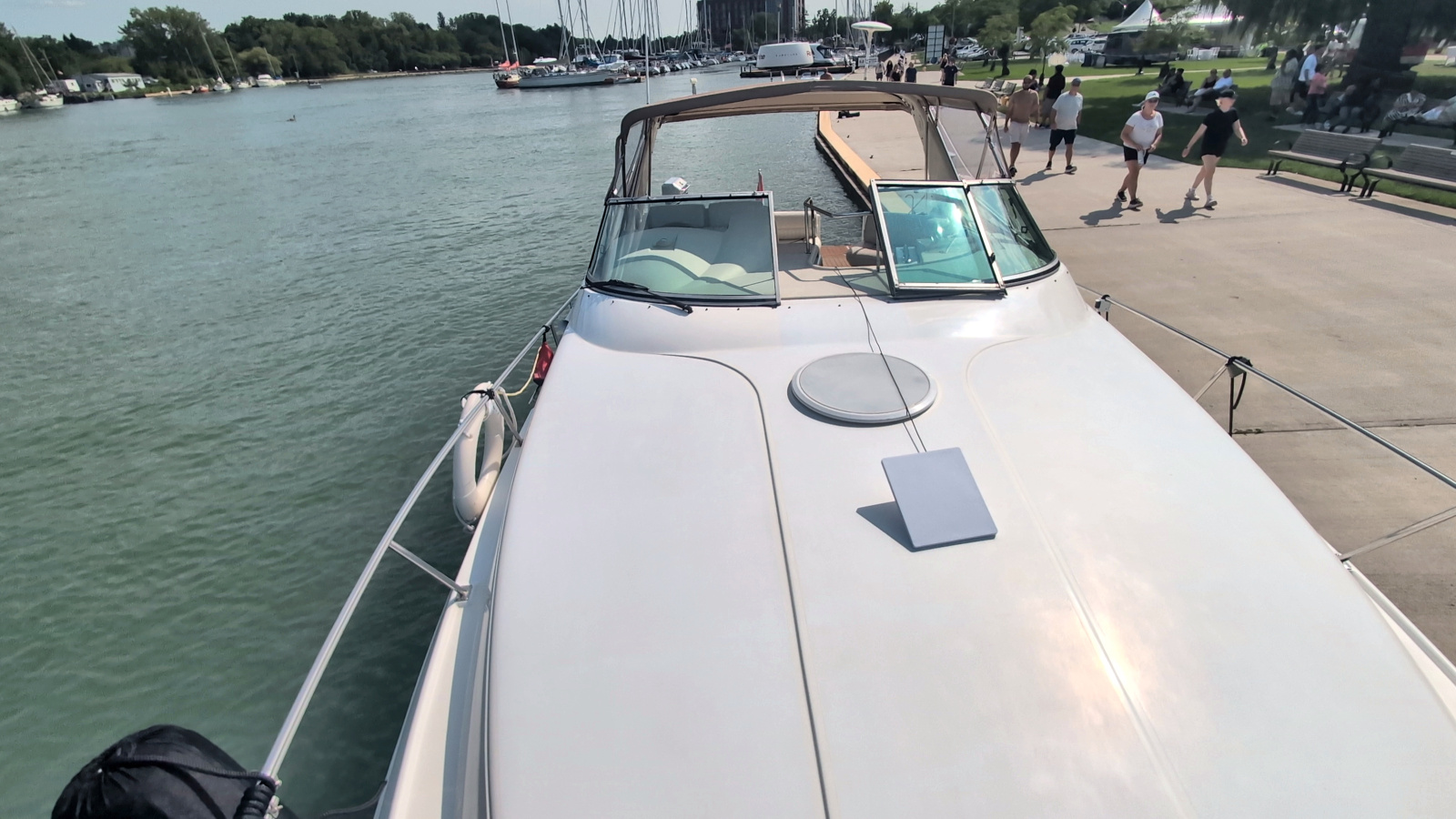 1990 Cruisers Yachts 3375