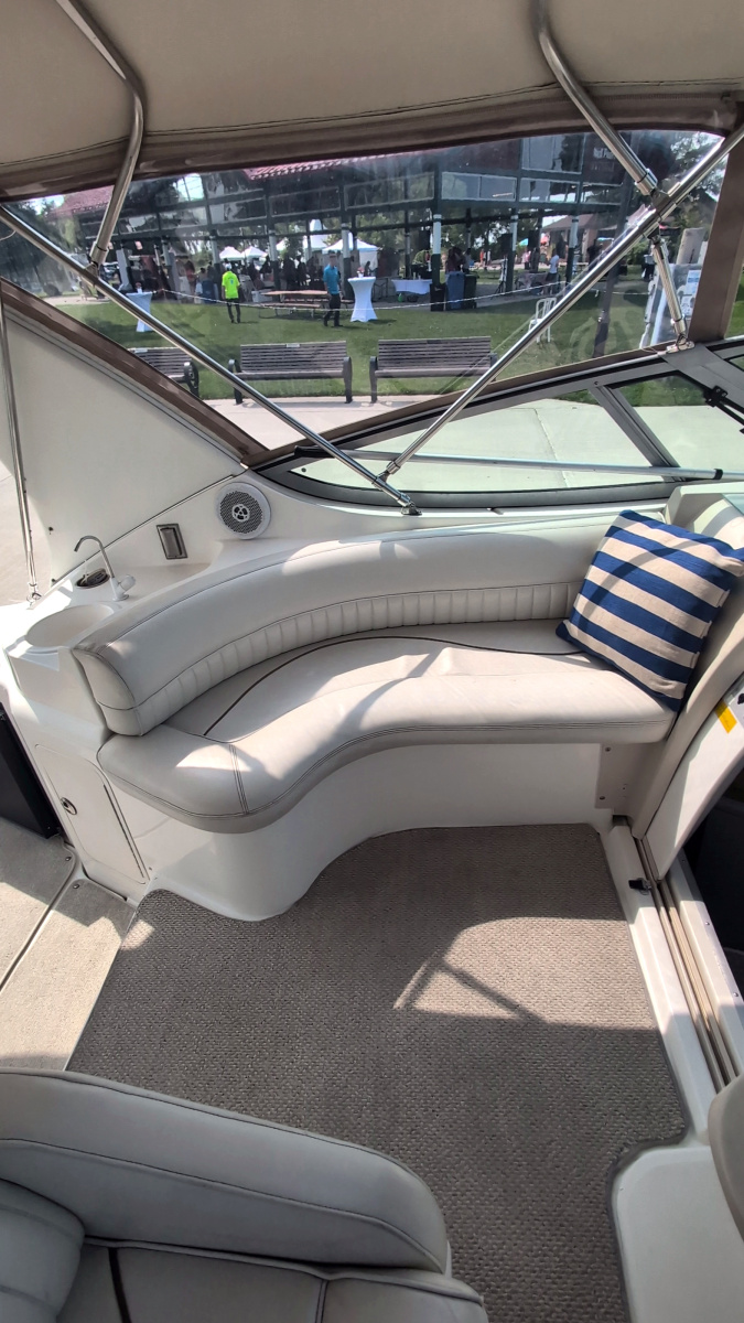 1990 Cruisers Yachts 3375