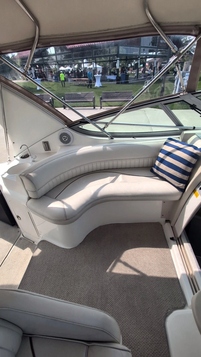1990 Cruisers Yachts 3375
