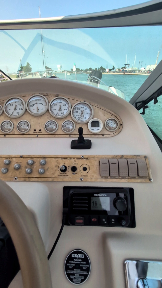 1990 Cruisers Yachts 3375