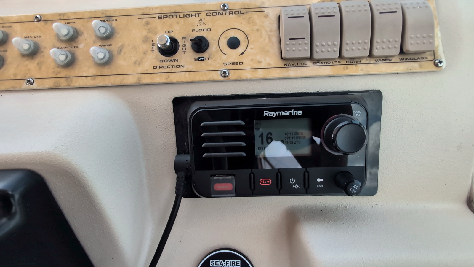 1990 Cruisers Yachts 3375