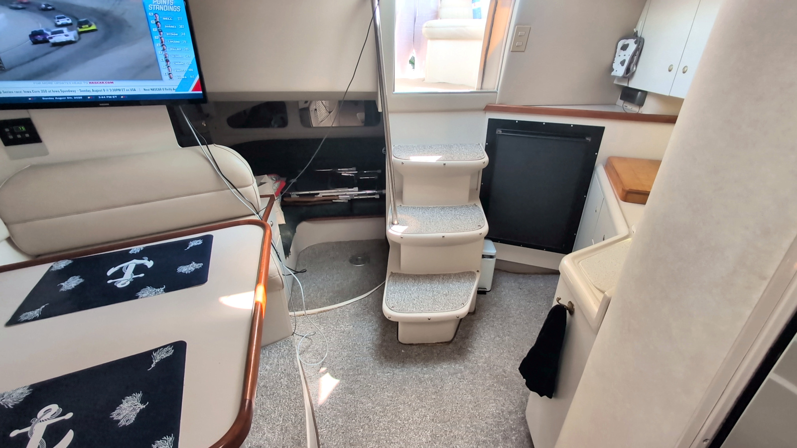 1990 Cruisers Yachts 3375