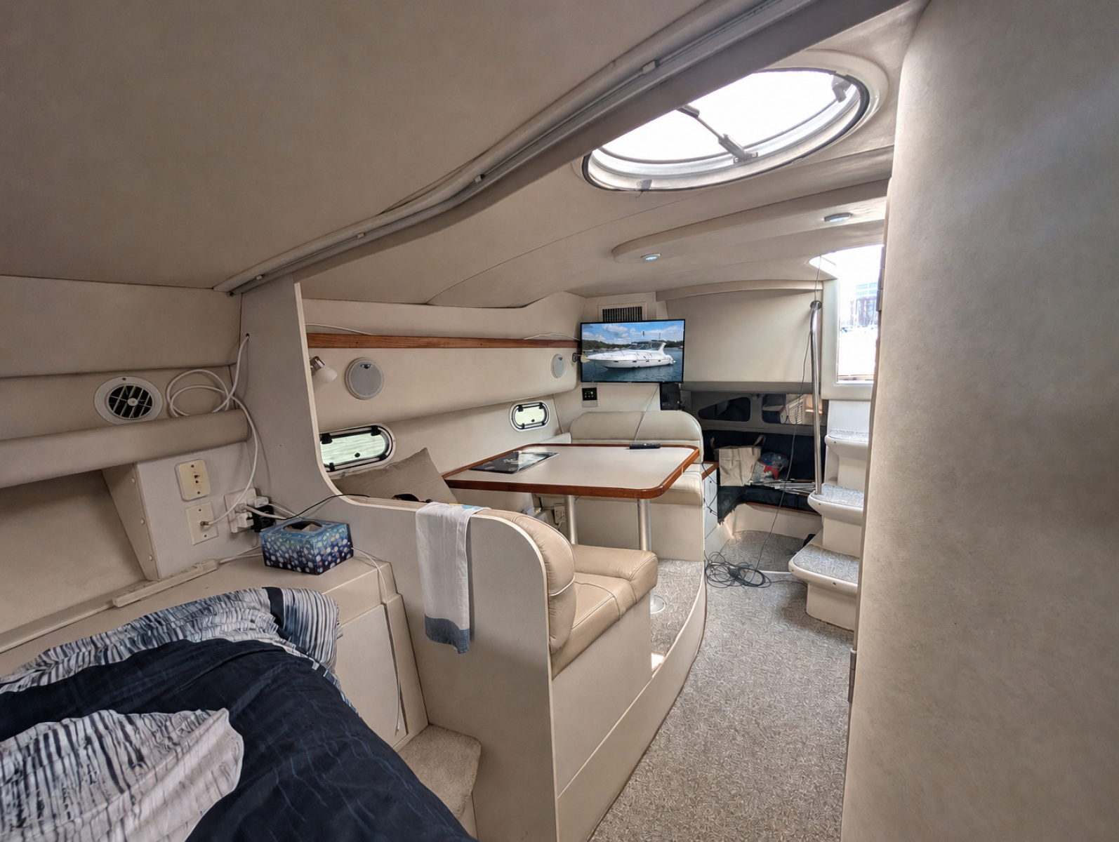 1990 Cruisers Yachts 3375