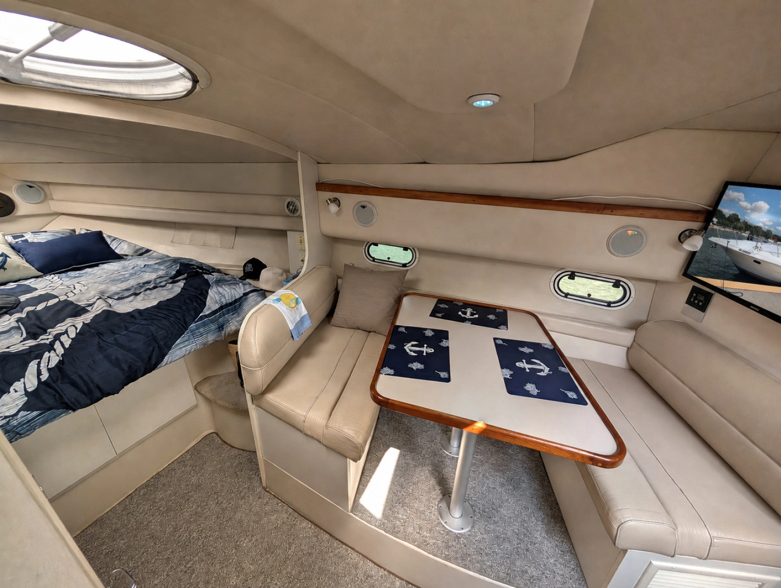 1990 Cruisers Yachts 3375