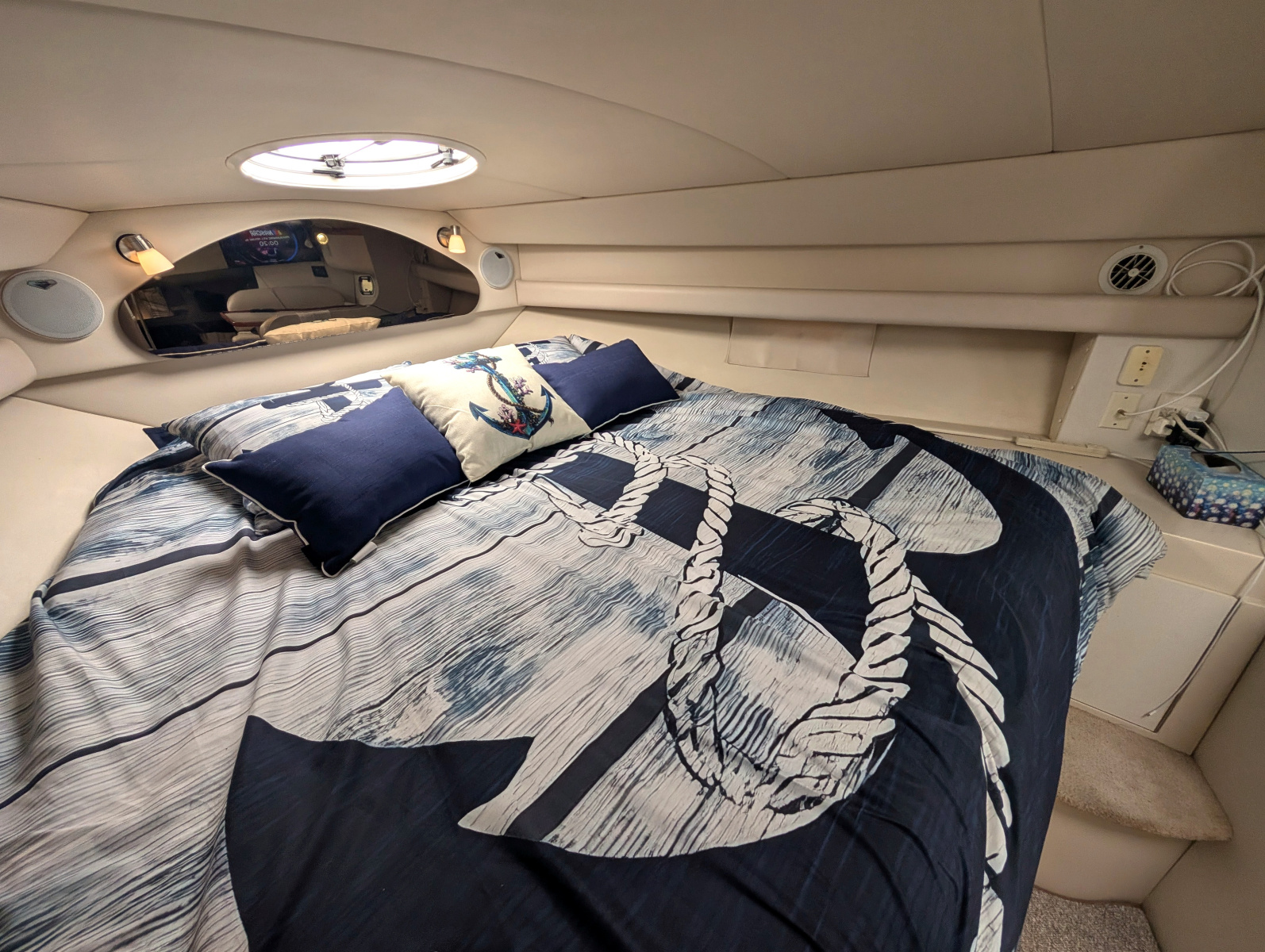 1990 Cruisers Yachts 3375
