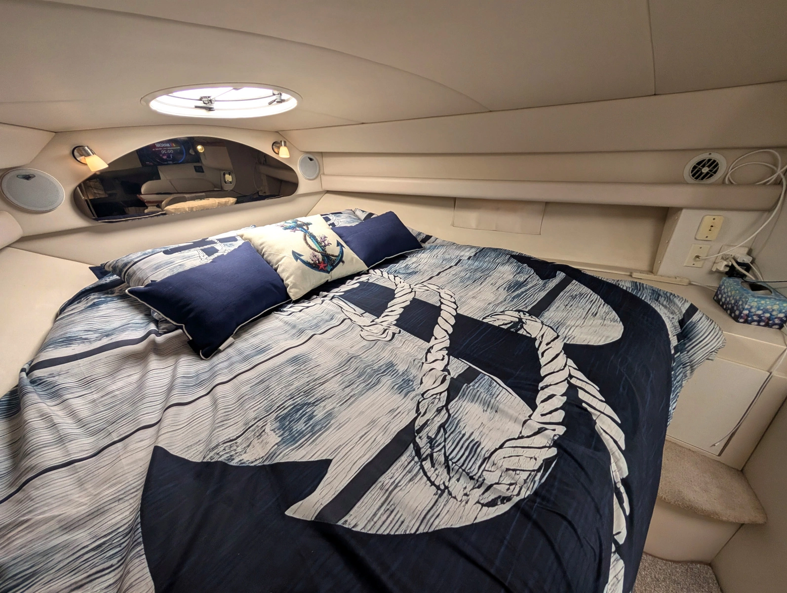 1990 Cruisers Yachts 3375