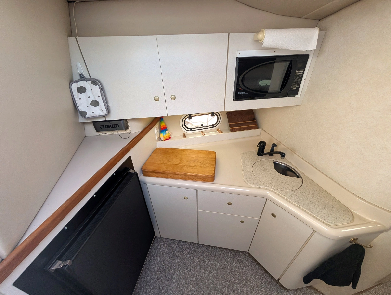 1990 Cruisers Yachts 3375
