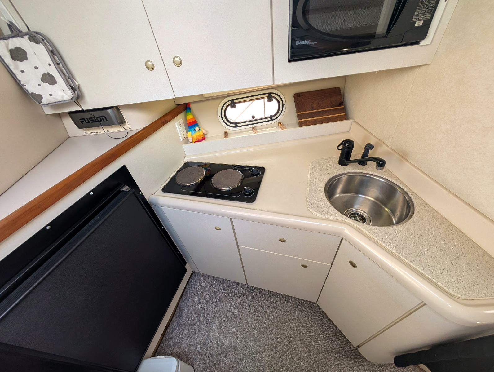 1990 Cruisers Yachts 3375