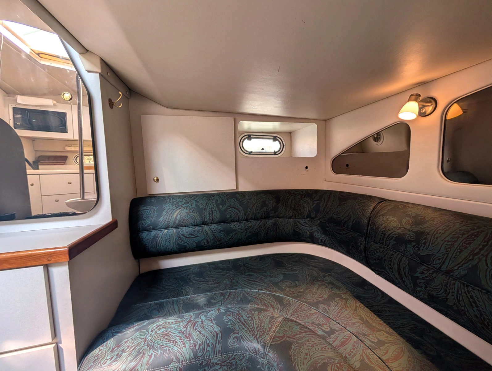 1990 Cruisers Yachts 3375