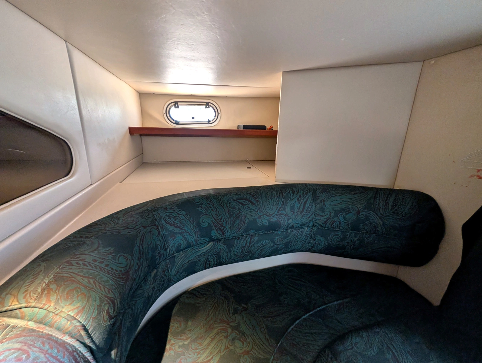 1990 Cruisers Yachts 3375