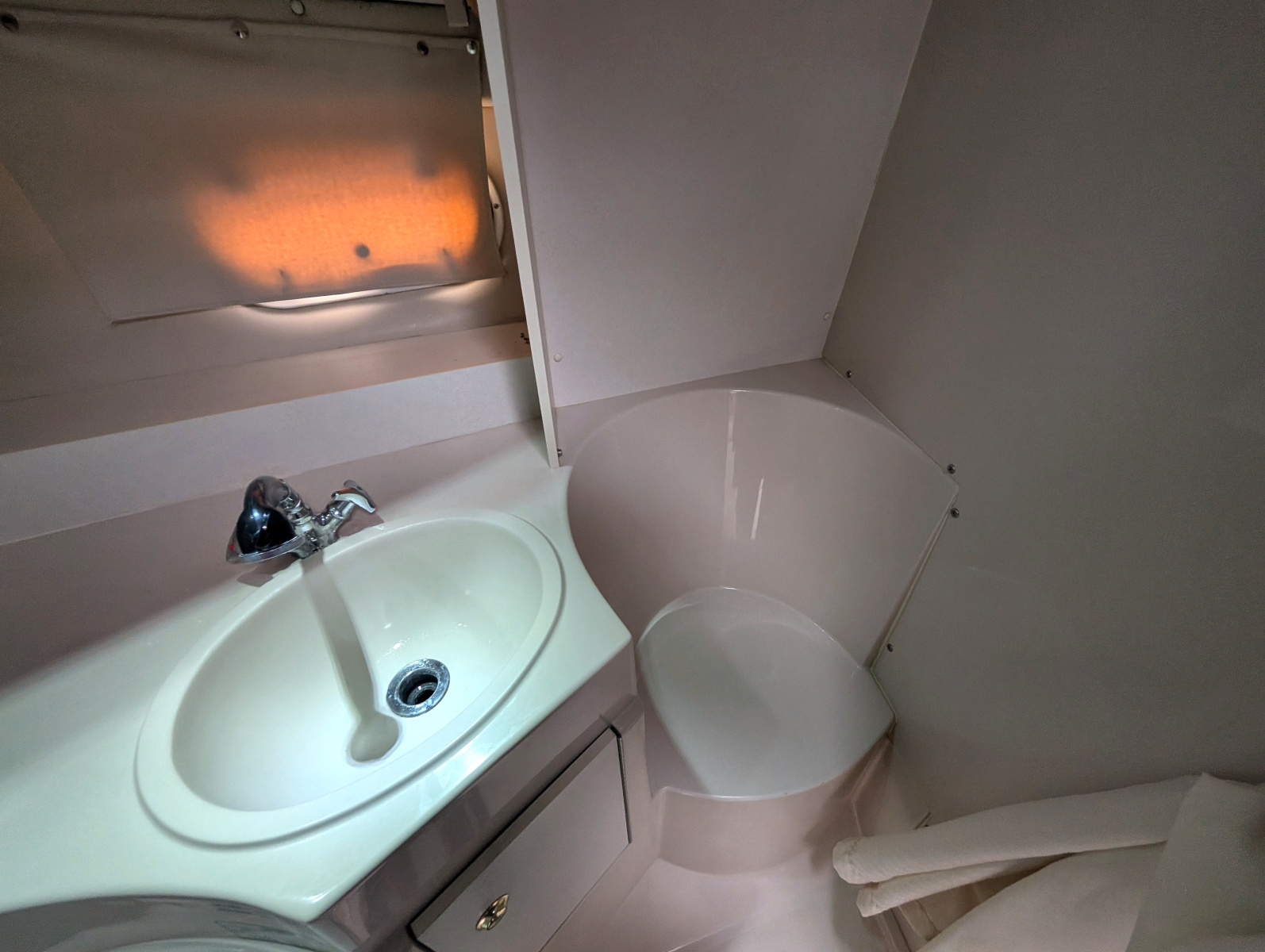 1990 Cruisers Yachts 3375