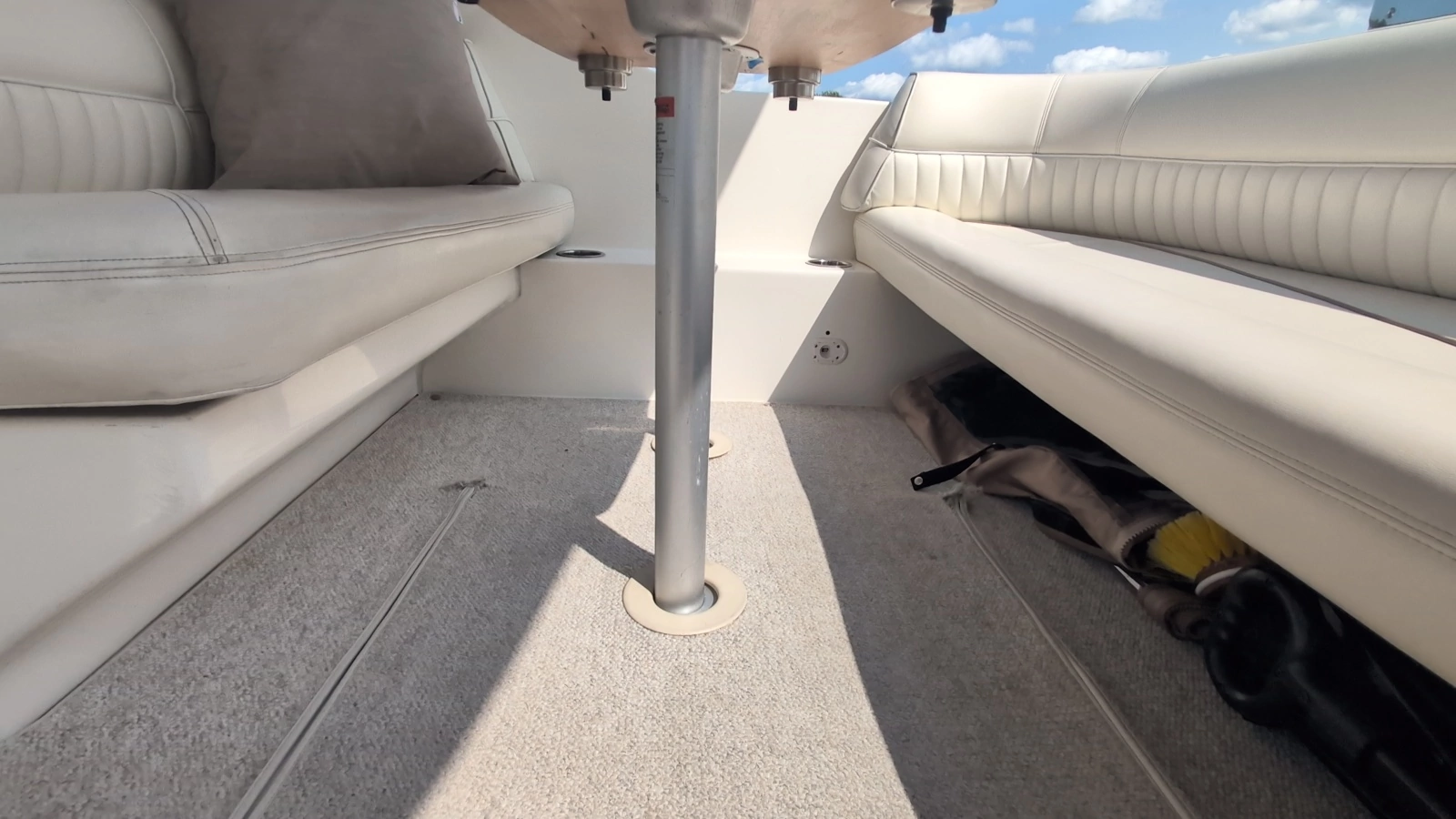 1990 Cruisers Yachts 3375