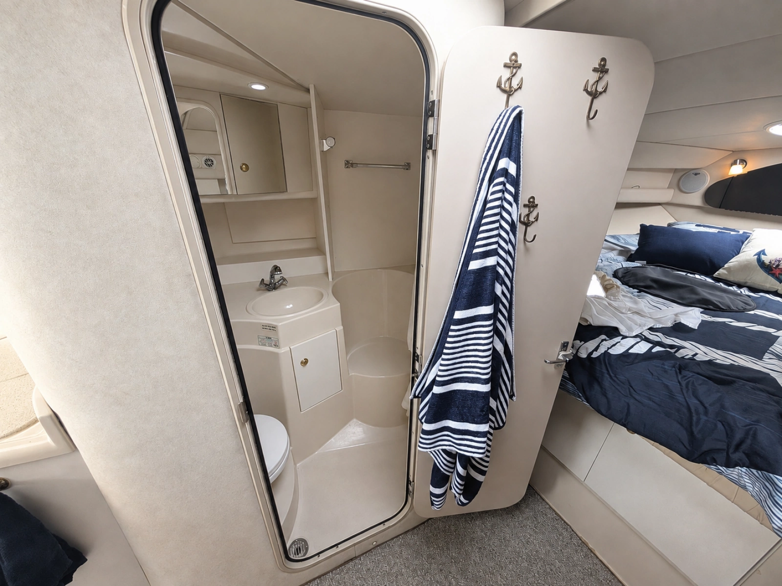 1990 Cruisers Yachts 3375