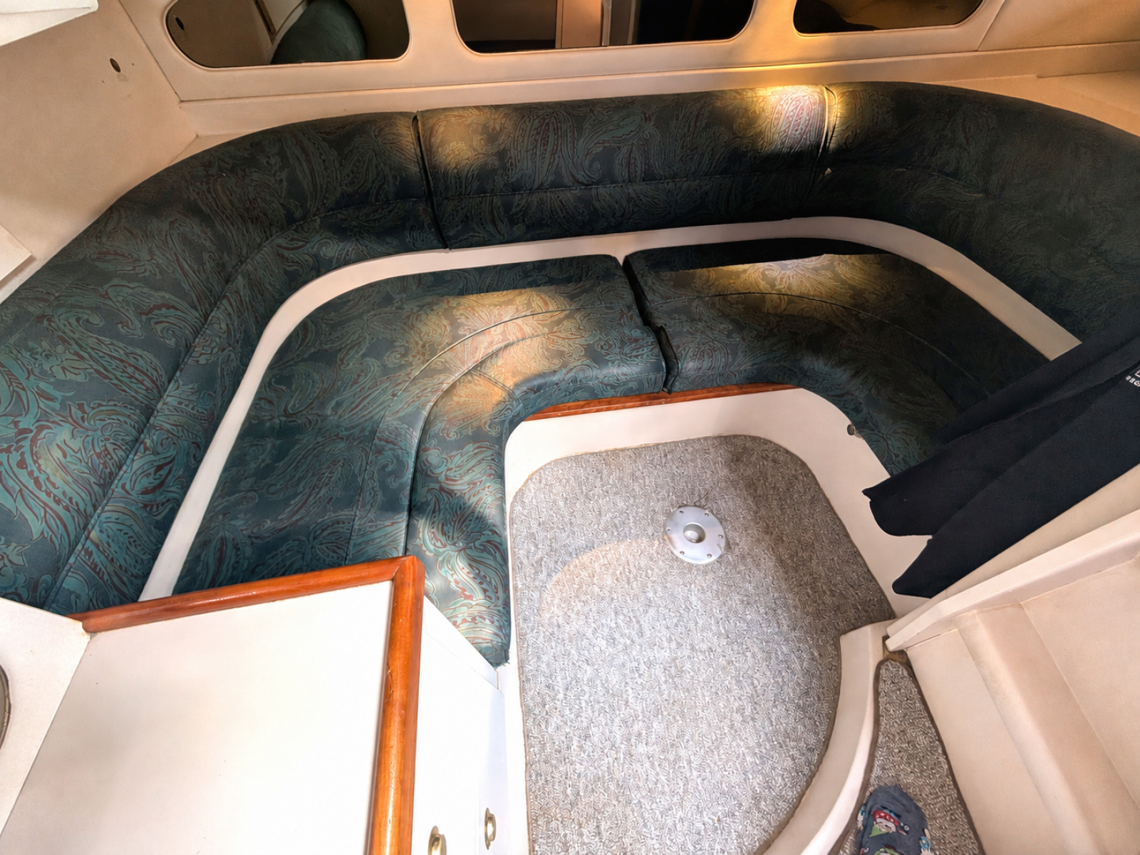 1990 Cruisers Yachts 3375