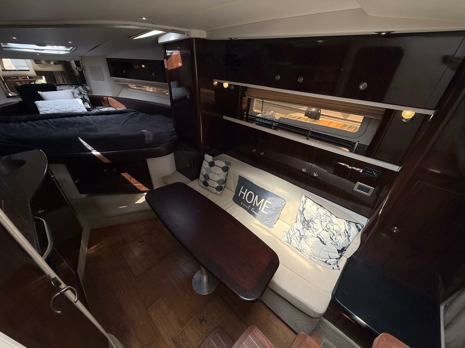 2015 Sea Ray 330 Sundancer