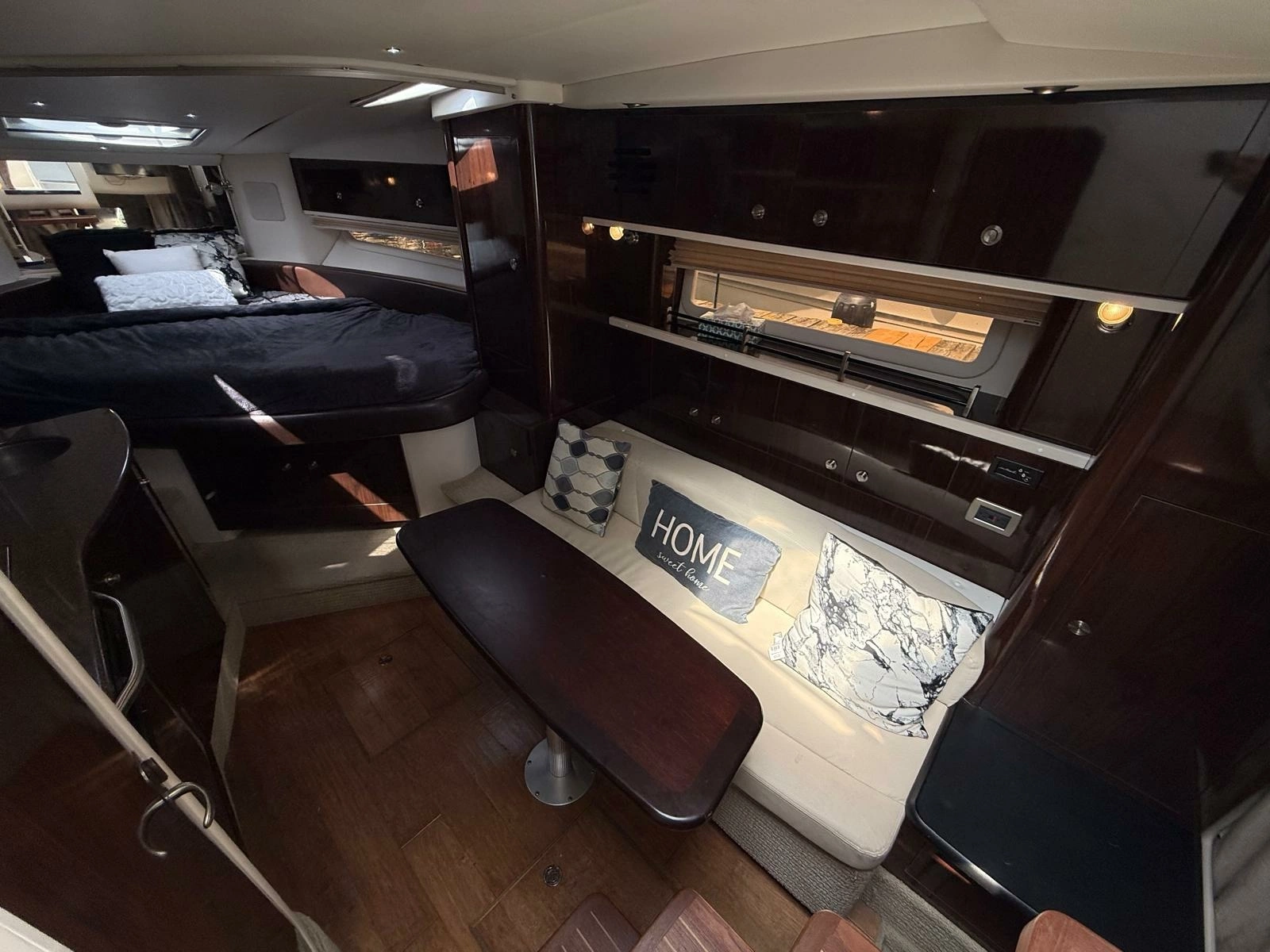 2015 Sea Ray 330 Sundancer