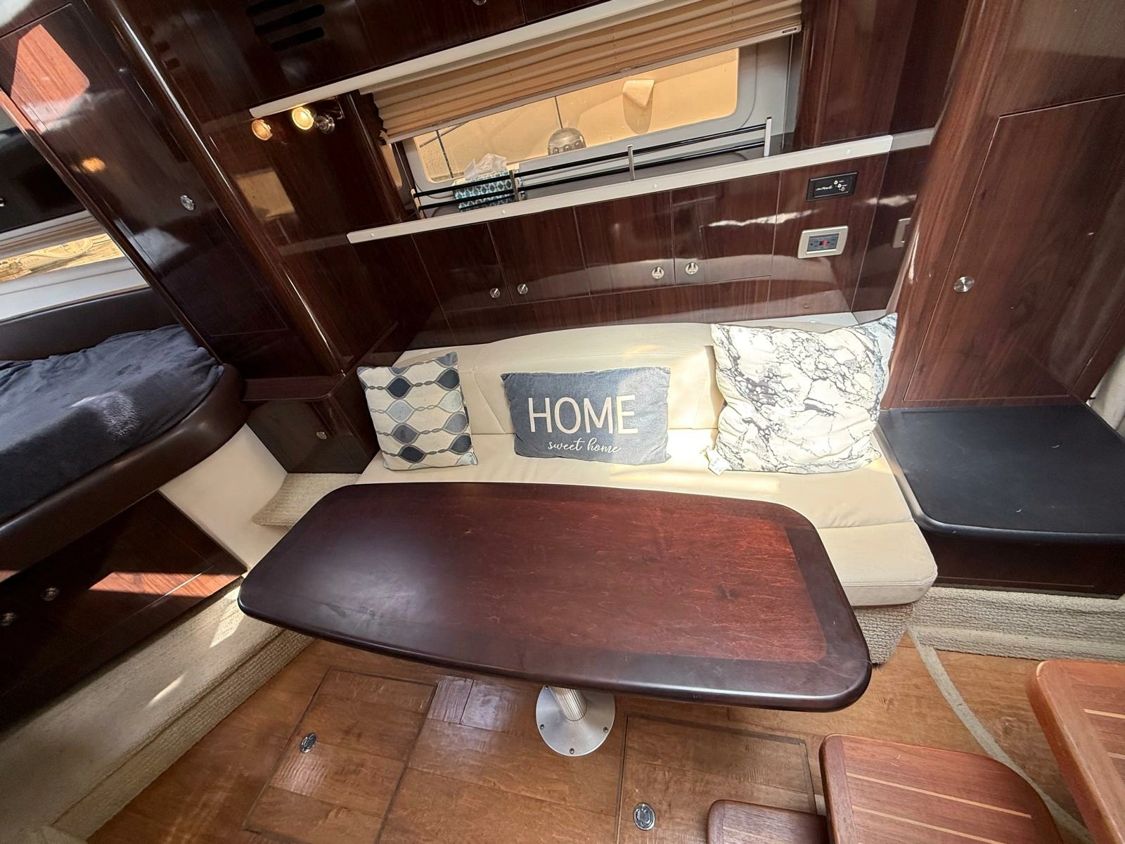 2015 Sea Ray 330 Sundancer