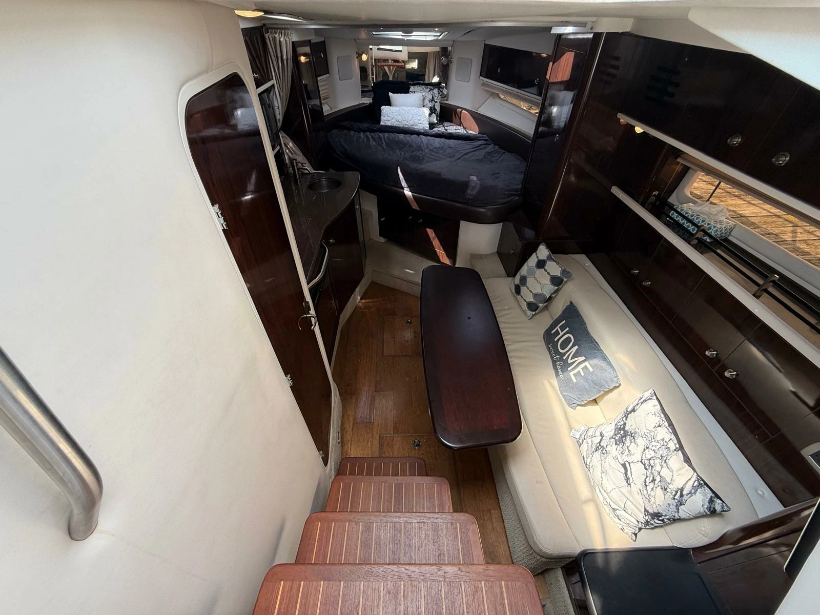 2015 Sea Ray 330 Sundancer