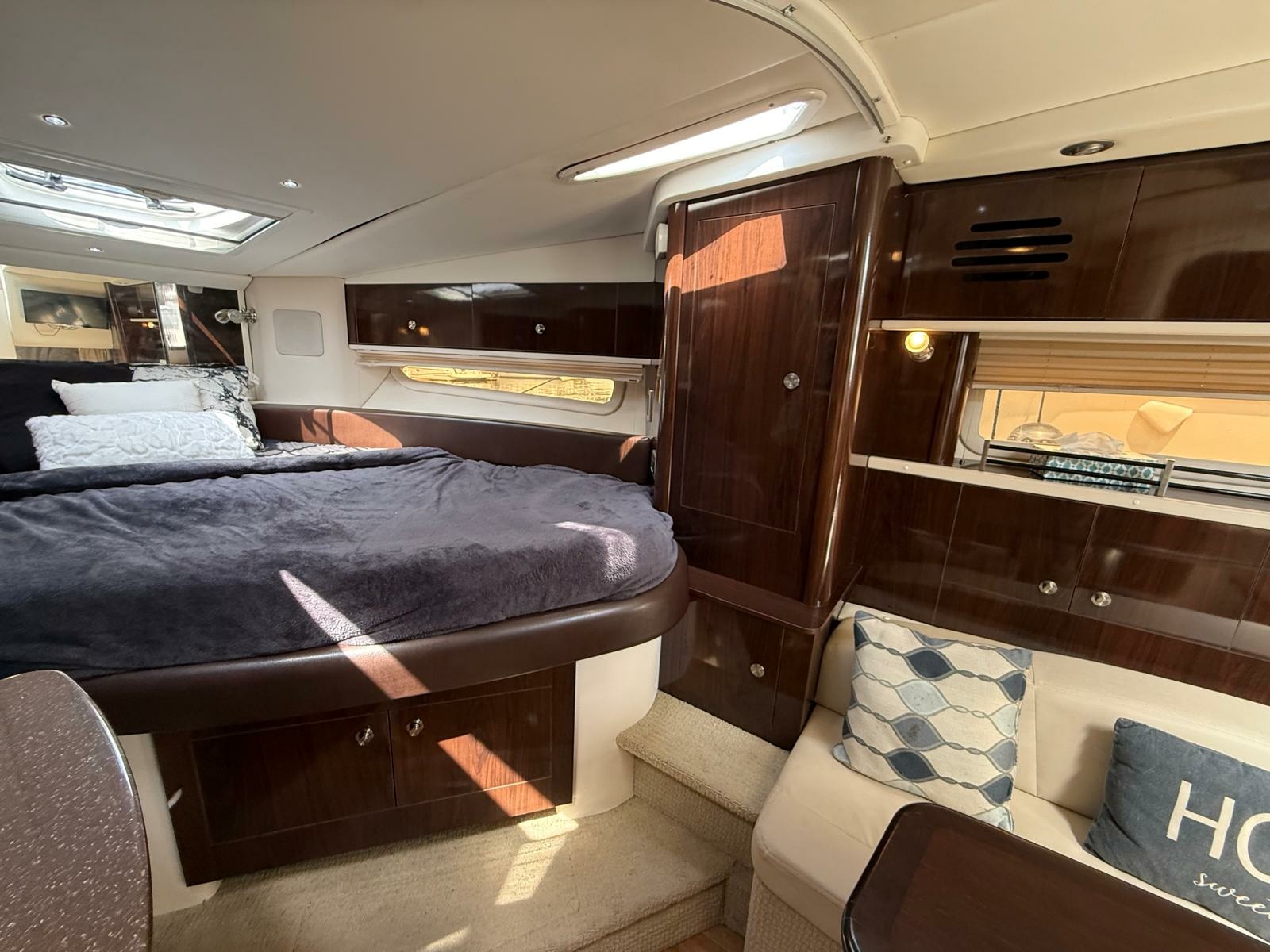 2015 Sea Ray 330 Sundancer