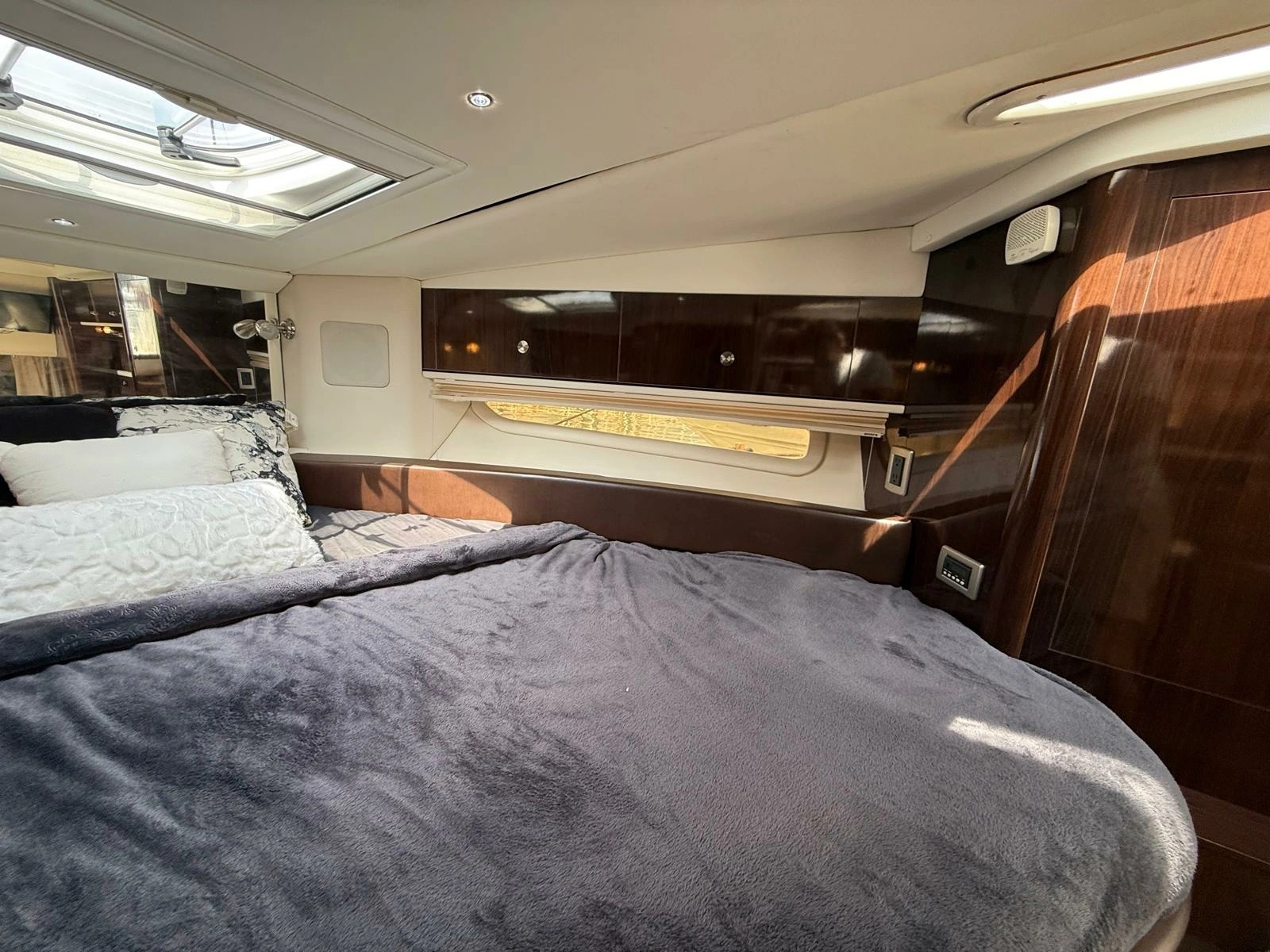 2015 Sea Ray 330 Sundancer