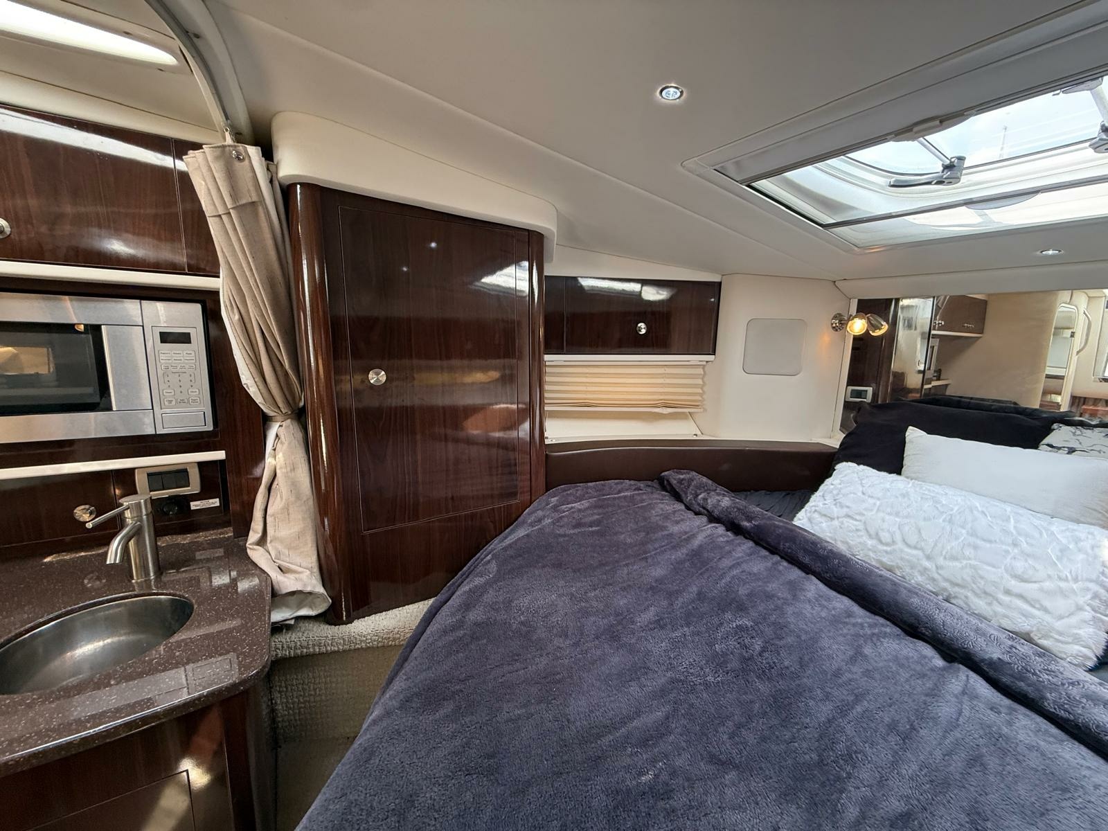 2015 Sea Ray 330 Sundancer
