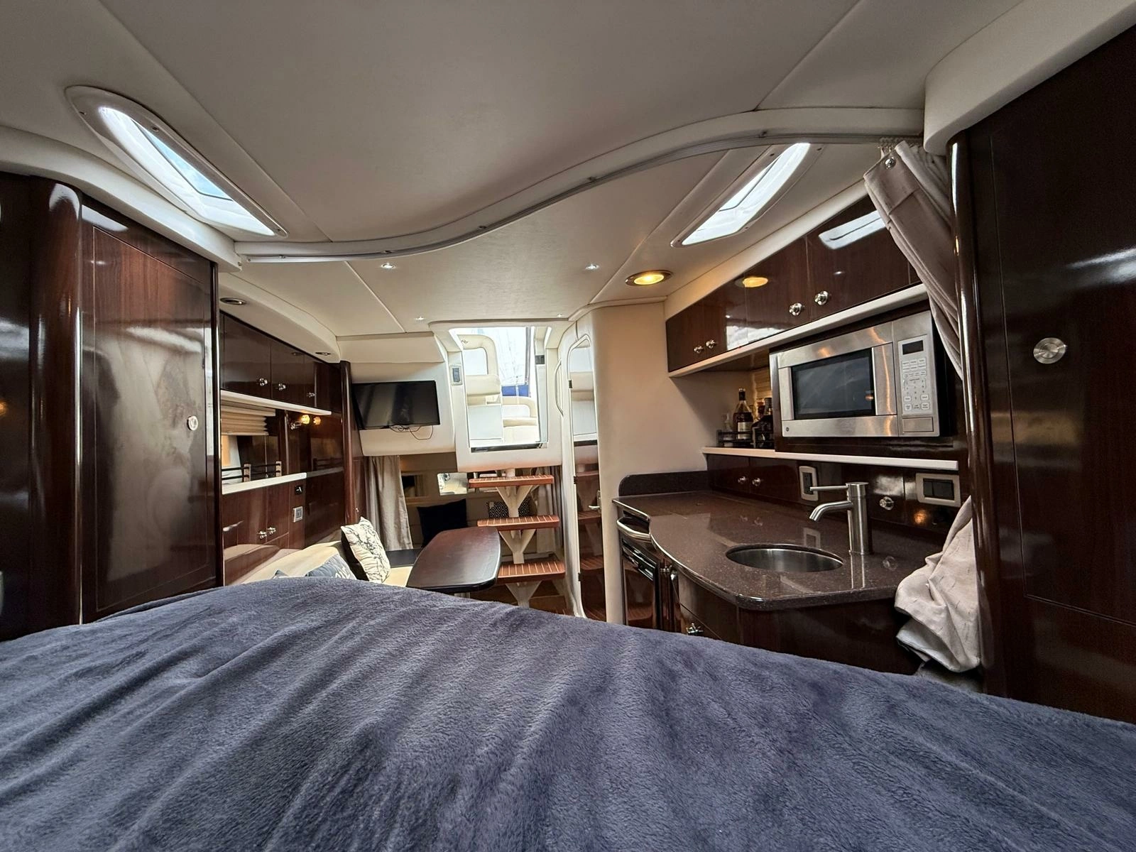 2015 Sea Ray 330 Sundancer