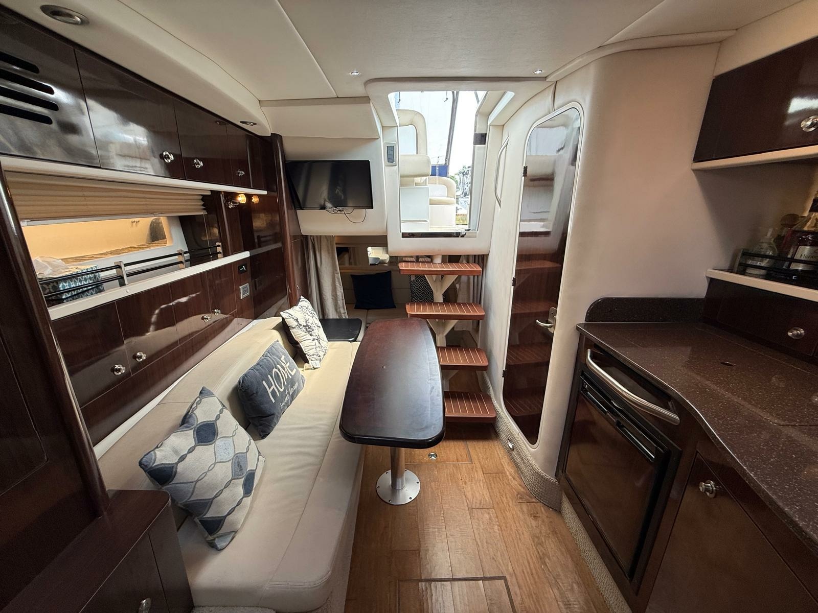 2015 Sea Ray 330 Sundancer