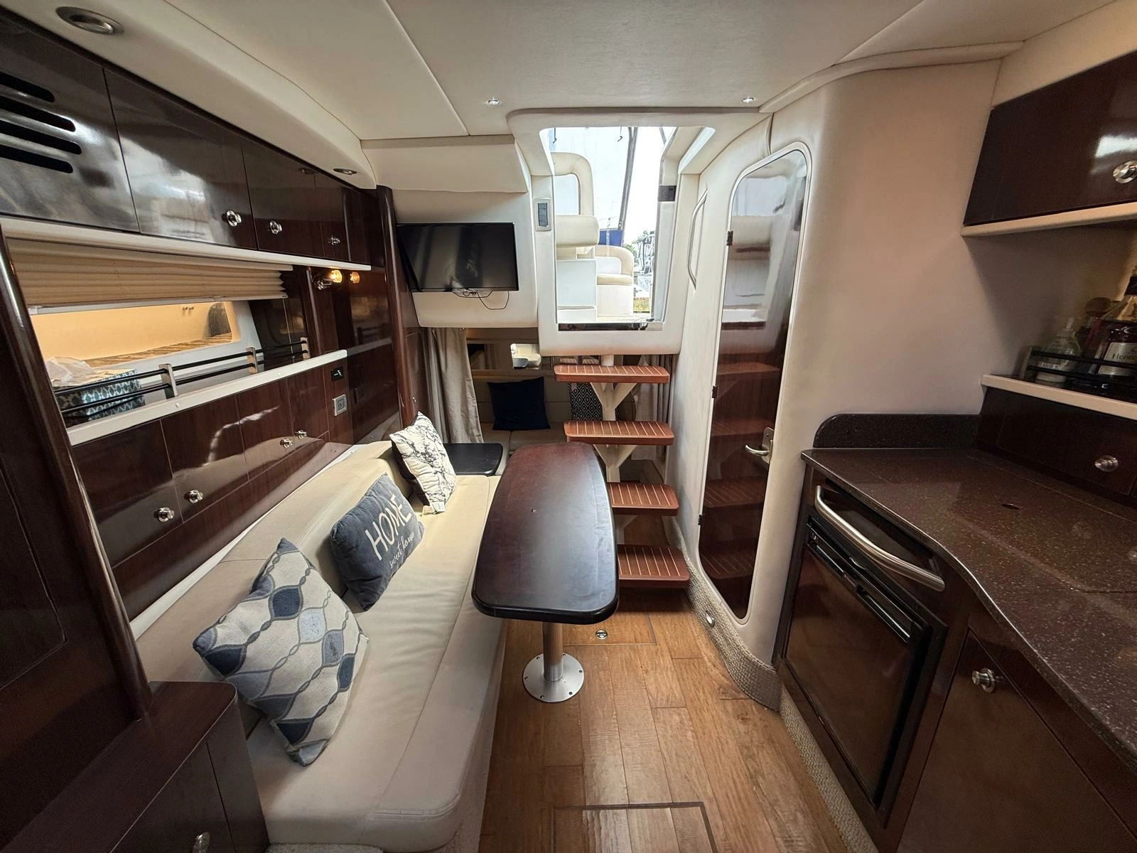 2015 Sea Ray 330 Sundancer