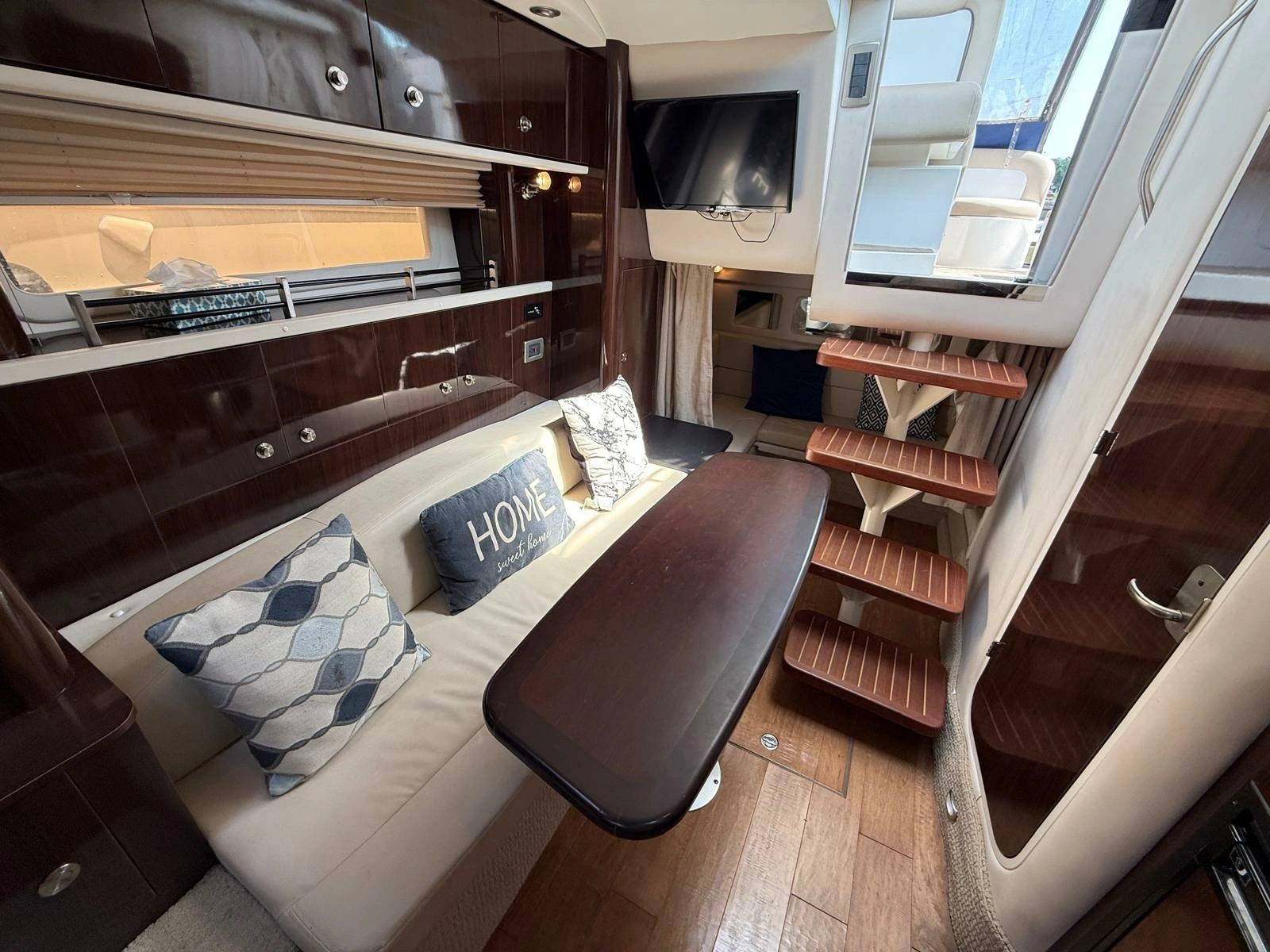 2015 Sea Ray 330 Sundancer