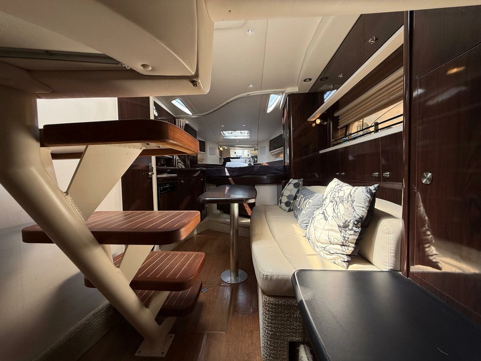 2015 Sea Ray 330 Sundancer