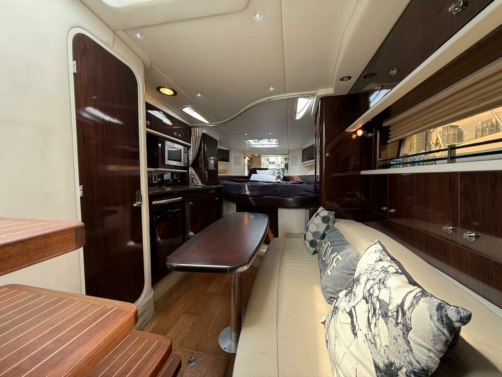 2015 Sea Ray 330 Sundancer