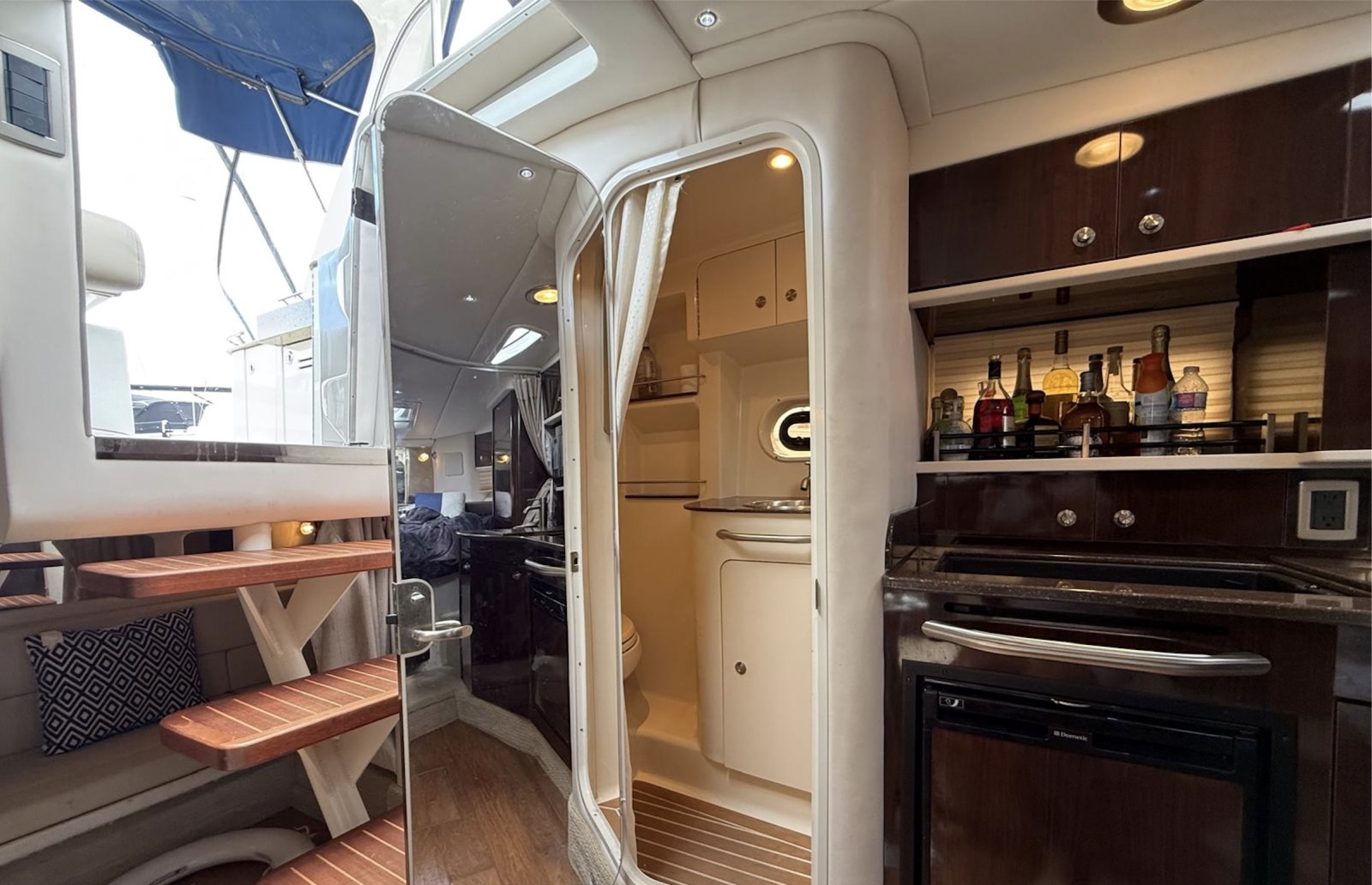 2015 Sea Ray 330 Sundancer